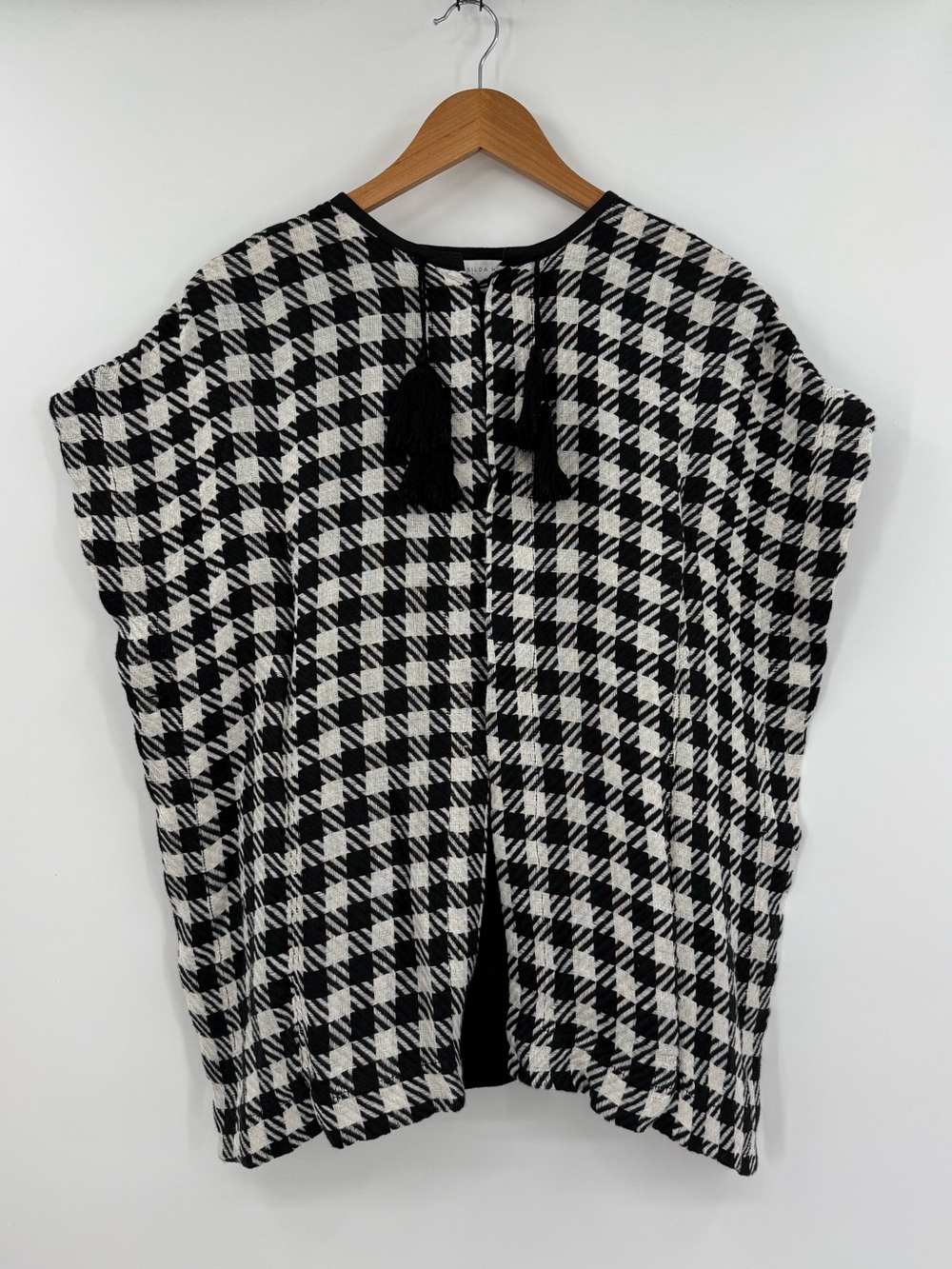 Casilda Mut Houndstooth Wool Poncho Top | Black & White | OS